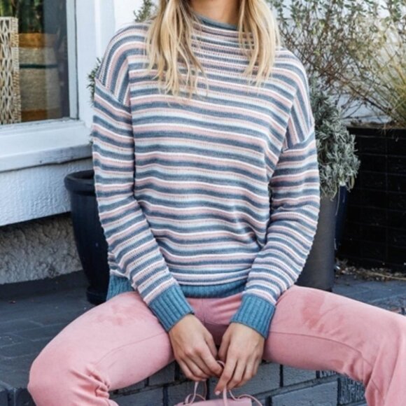 CASUAL DOLLZ Multi Color Woolen Striped Turtle Nec - Picture 5 of 7